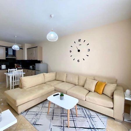 Chlo Apartment 2 Tirana Buitenkant foto
