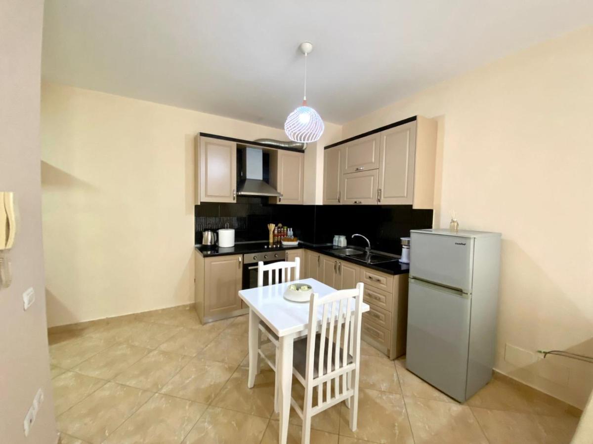 Chlo Apartment 2 Tirana Buitenkant foto