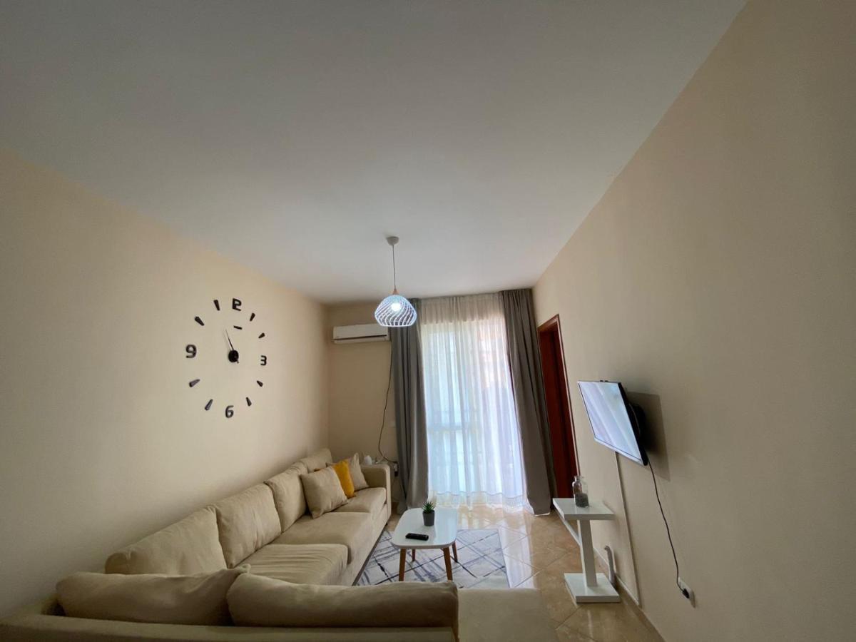 Chlo Apartment 2 Tirana Buitenkant foto