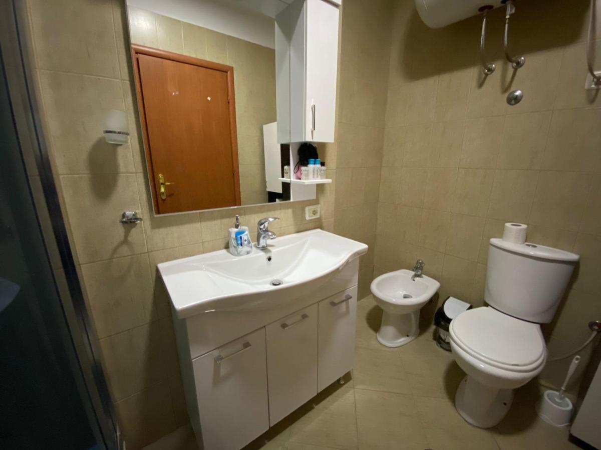 Chlo Apartment 2 Tirana Buitenkant foto